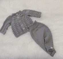 Load image into Gallery viewer, Crowe sweater
